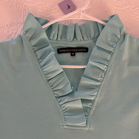 Ruffle collar 3/4 sleeve top in mint green (m) - Picture 2 of 3